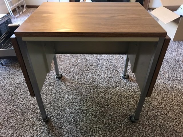 desk 1.jpg
