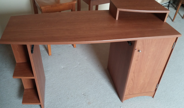 desk_with_cabinet.png