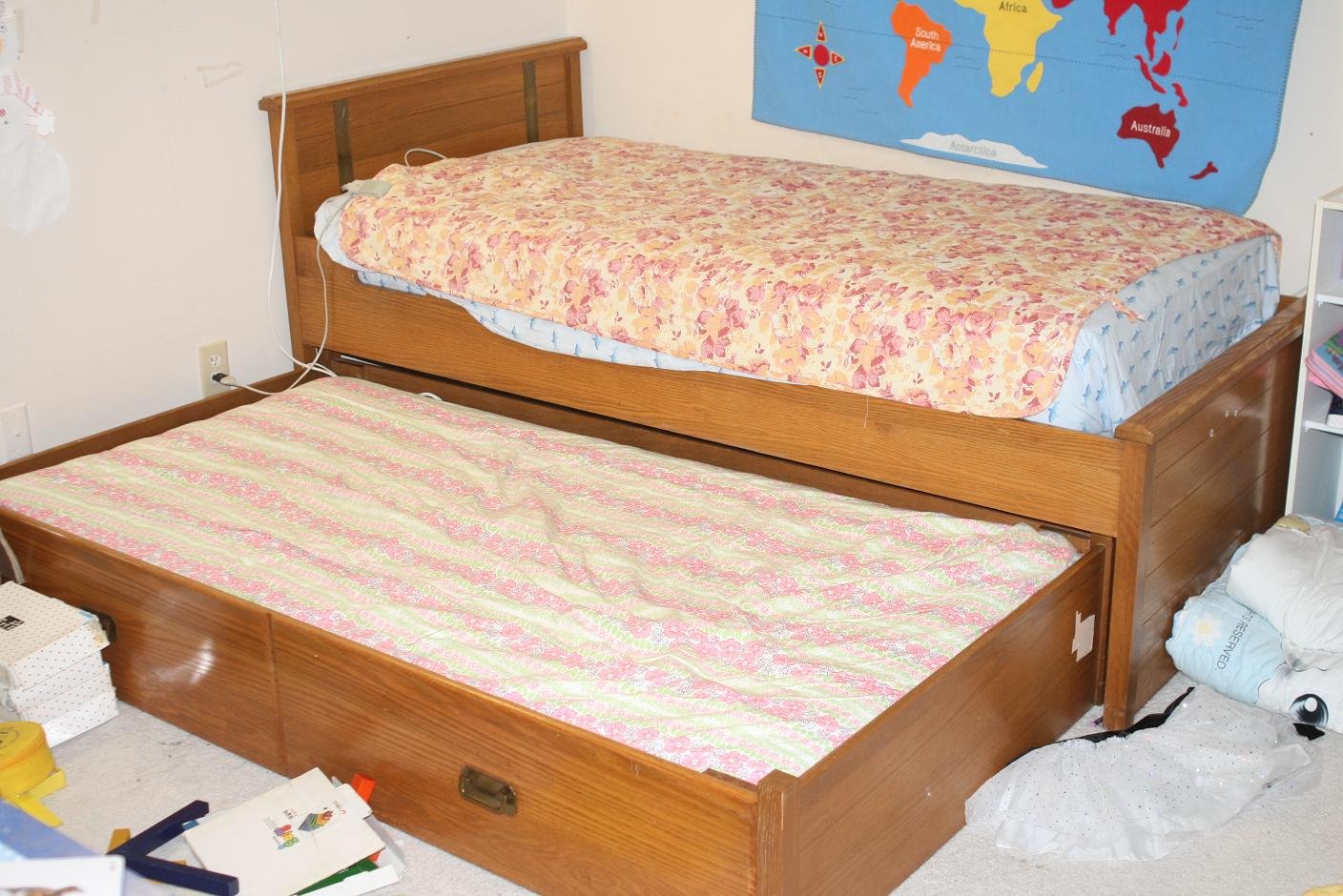 Trundle bed 1.JPG
