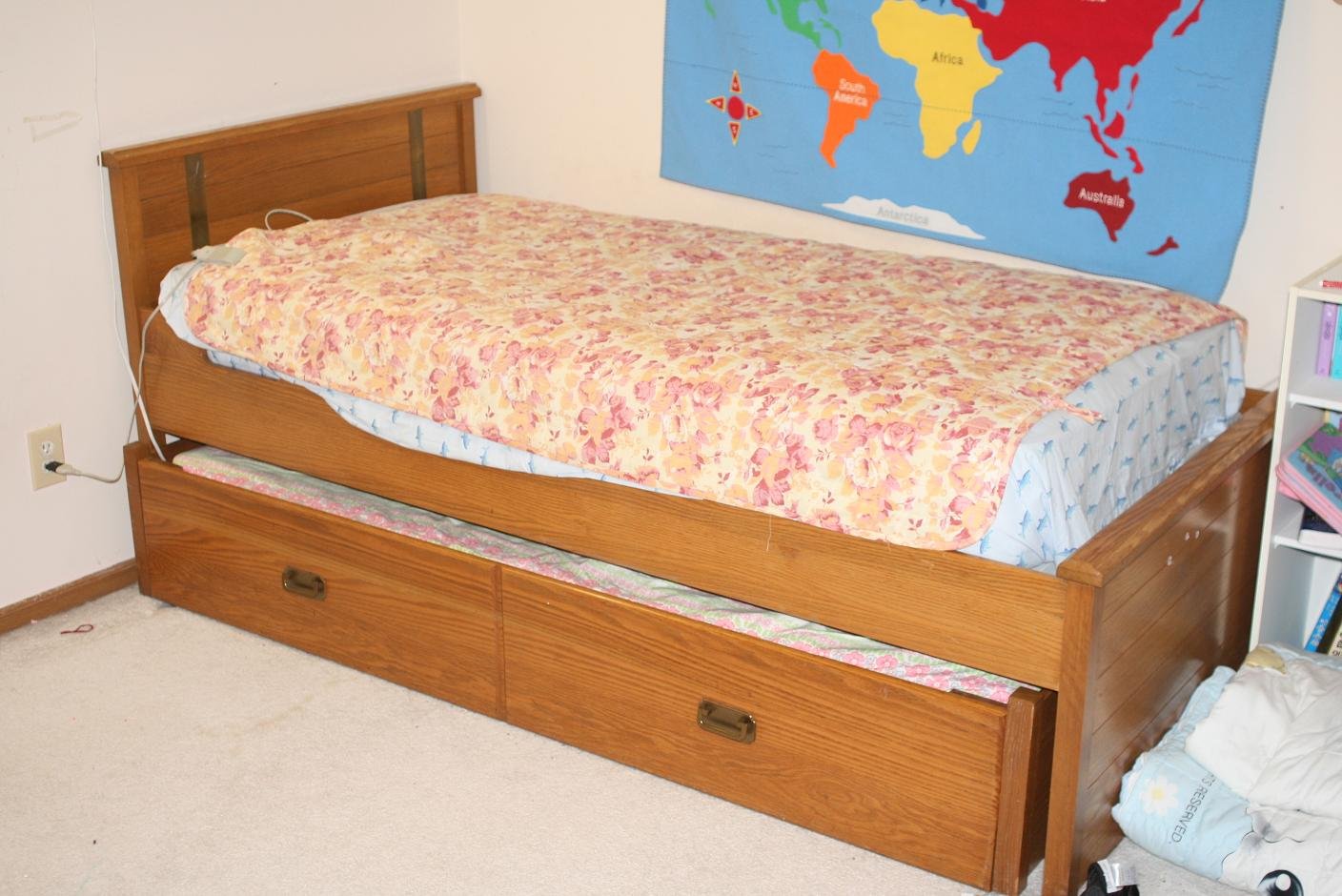 Trundle bed 2.JPG