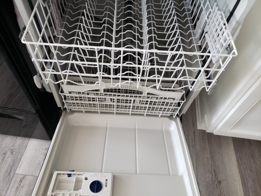 Dishwasher interior2.JPG
