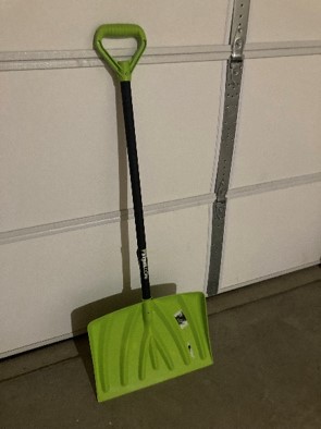 Shovel (눈 치우기용).jpg