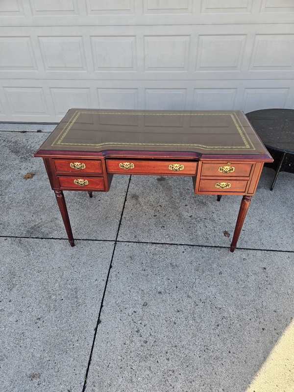 Desk (8).jpg